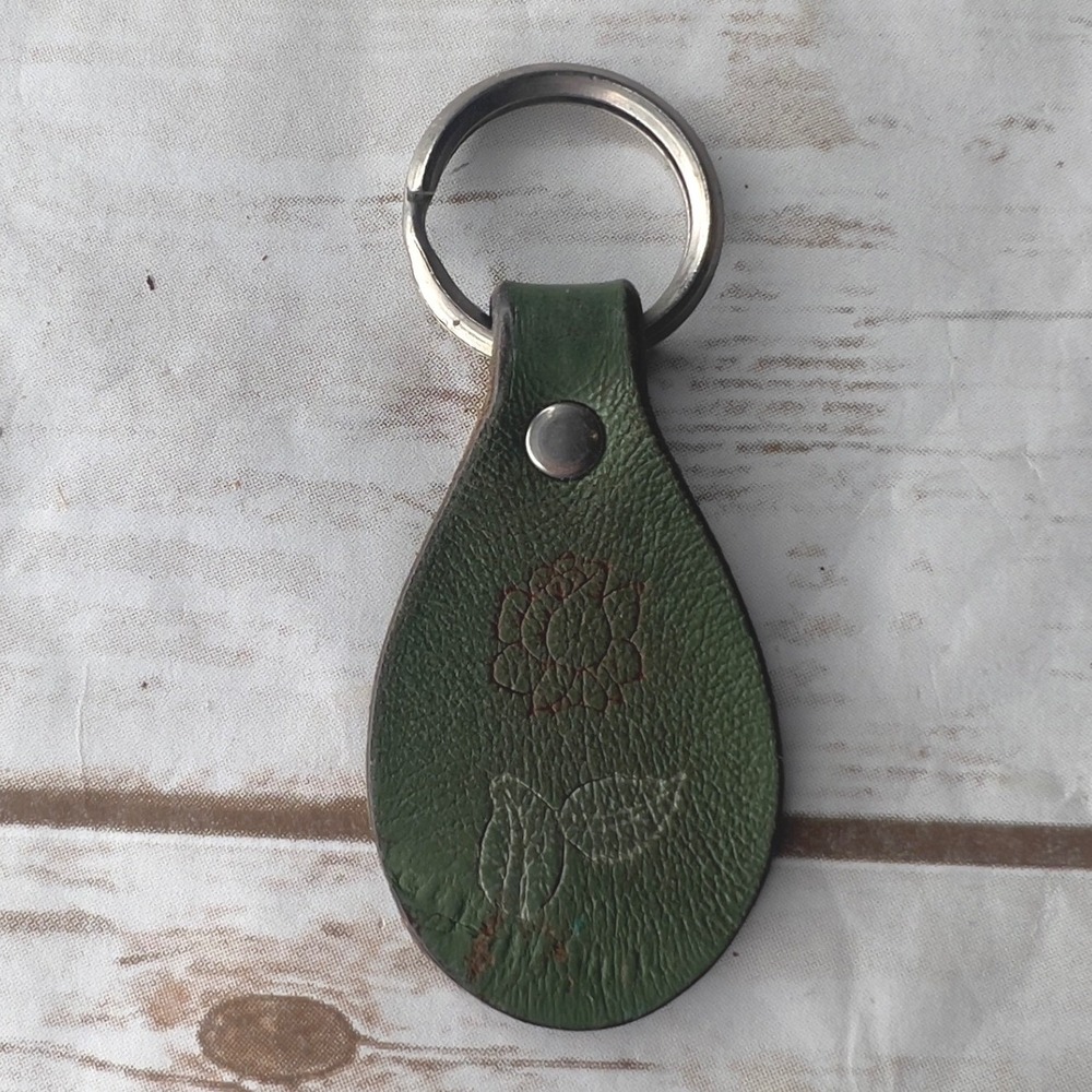 VTG Leather Rose Keychain Green Embossed Floral Teardrop Fob OS